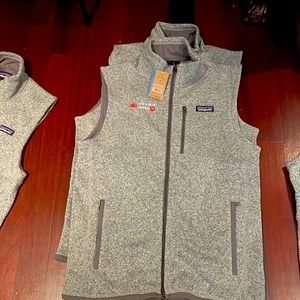 Patagonia NWT Men’s Vest with logo ( Equinox Global It)